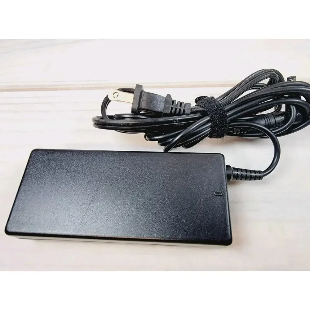 Belker Universal AC Adapter PA-30900-ZXX 90W